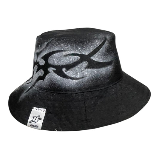 EMPERATRIZ DE CORAZONES - BUCKET HAT